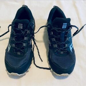 Saucony women's sneakers size 11 Run Anywhere shoes running walking gym camping